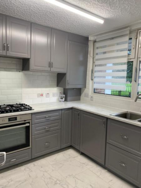 Luxury 3 Bedroom Flat with Garden
